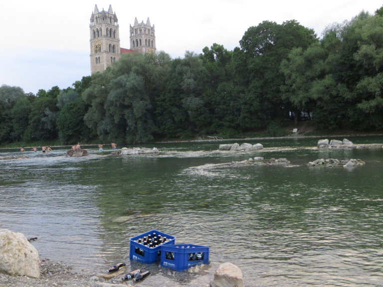 Beers (chilling) in the Iser © towelintherain 