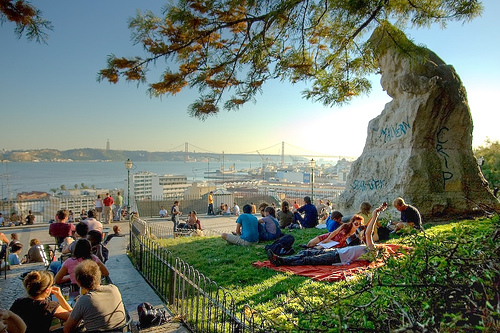 Miradouro Santa Catarina (source - Oasis Lisboa)